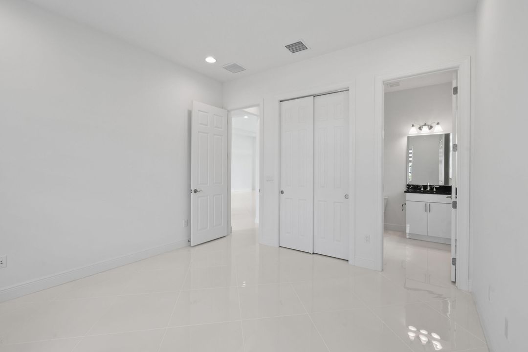 En Venta: $1,215,000 (4 camas, 4 baños, 3773 Pies cuadrados)