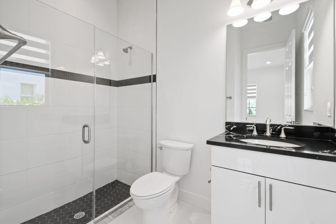 En Venta: $1,215,000 (4 camas, 4 baños, 3773 Pies cuadrados)