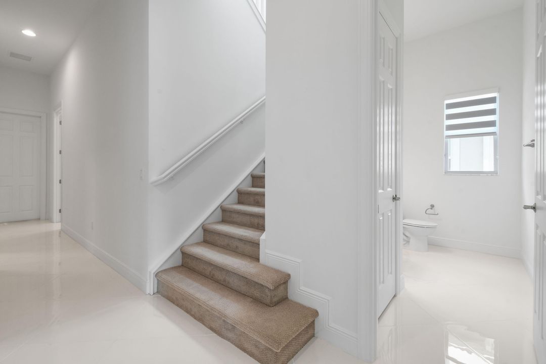 En Venta: $1,215,000 (4 camas, 4 baños, 3773 Pies cuadrados)