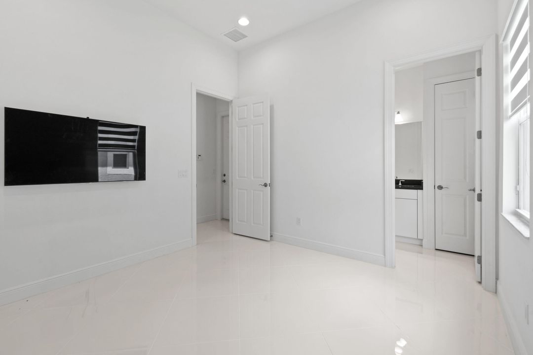 En Venta: $1,215,000 (4 camas, 4 baños, 3773 Pies cuadrados)