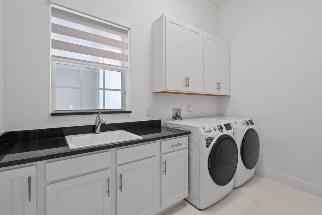 En Venta: $1,215,000 (4 camas, 4 baños, 3773 Pies cuadrados)