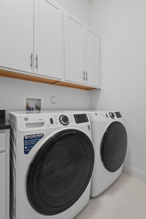 En Venta: $1,215,000 (4 camas, 4 baños, 3773 Pies cuadrados)