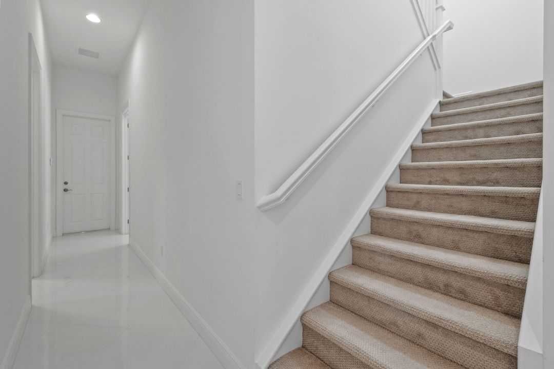 En Venta: $1,215,000 (4 camas, 4 baños, 3773 Pies cuadrados)