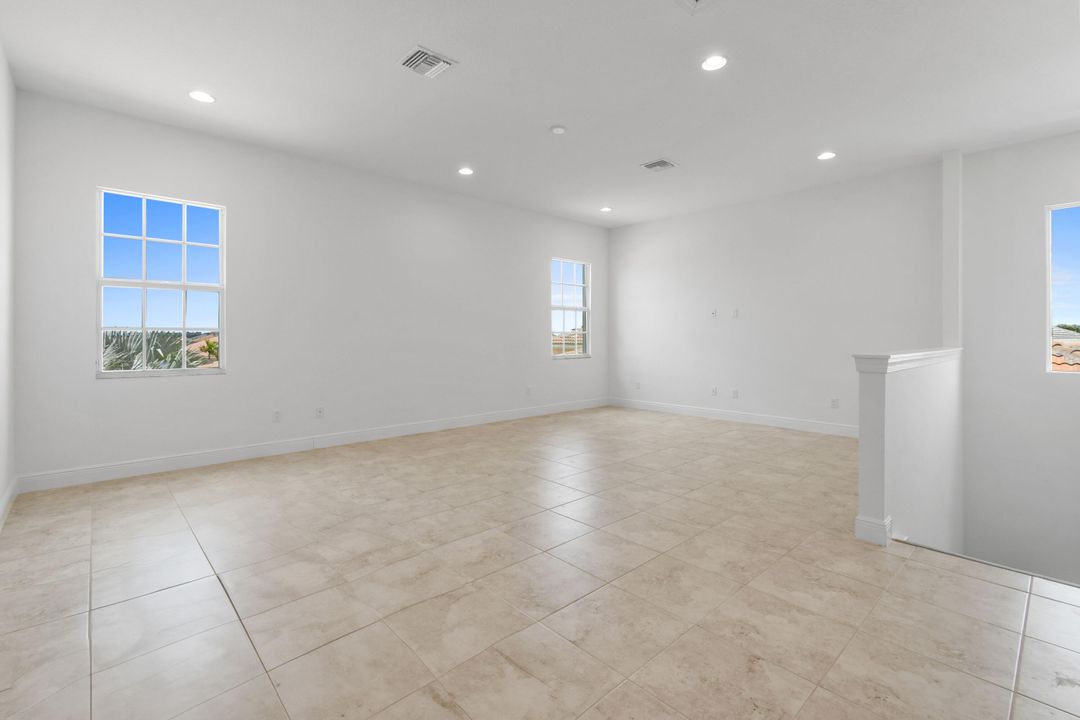 En Venta: $1,215,000 (4 camas, 4 baños, 3773 Pies cuadrados)