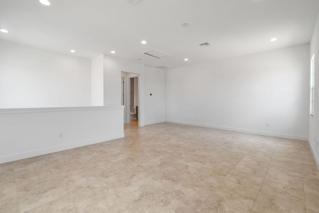 En Venta: $1,215,000 (4 camas, 4 baños, 3773 Pies cuadrados)