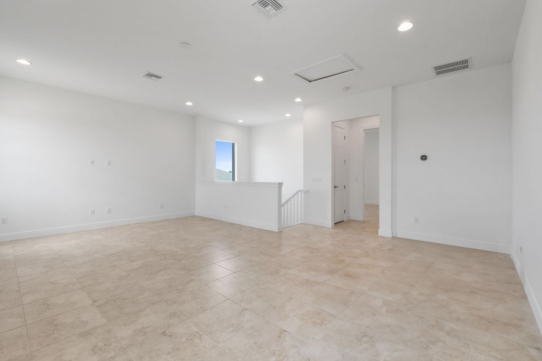 En Venta: $1,215,000 (4 camas, 4 baños, 3773 Pies cuadrados)