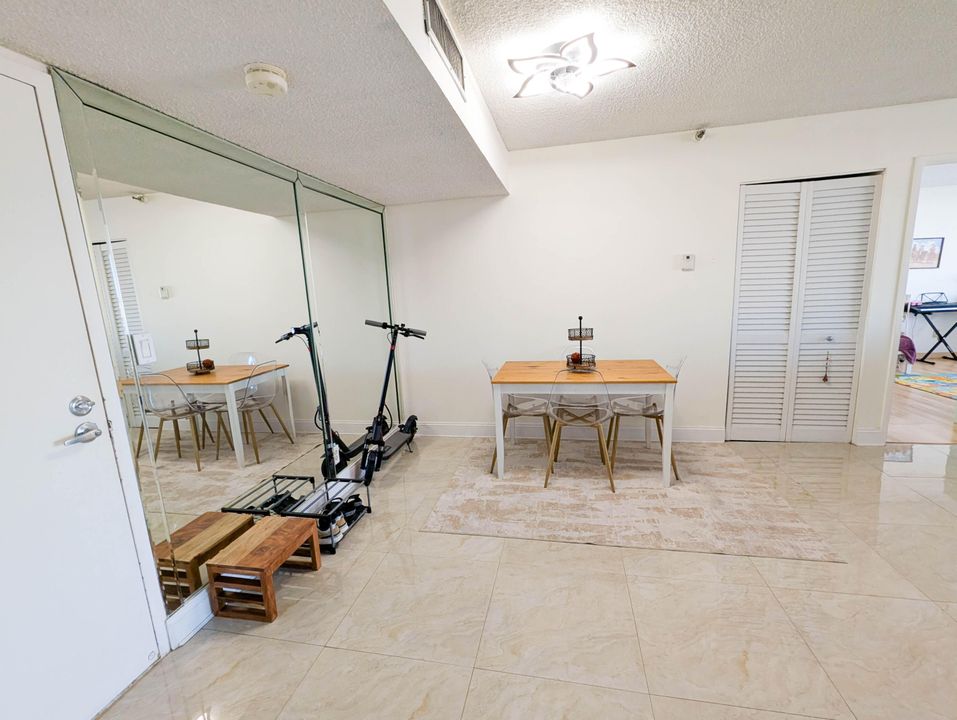 For Sale: $424,900 (2 beds, 2 baths, 1008 Square Feet)