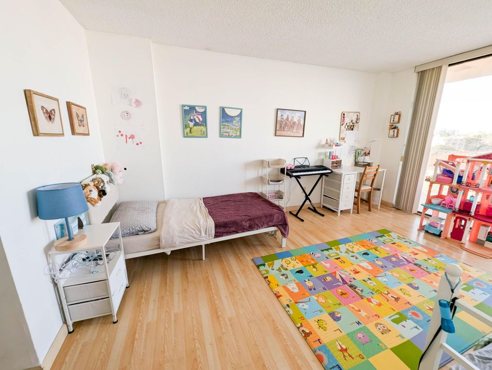 For Sale: $424,900 (2 beds, 2 baths, 1008 Square Feet)