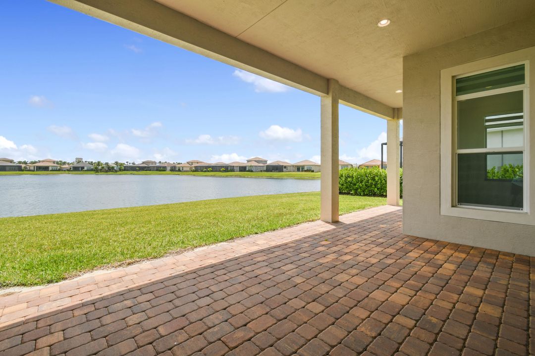 En Venta: $1,215,000 (4 camas, 4 baños, 3773 Pies cuadrados)