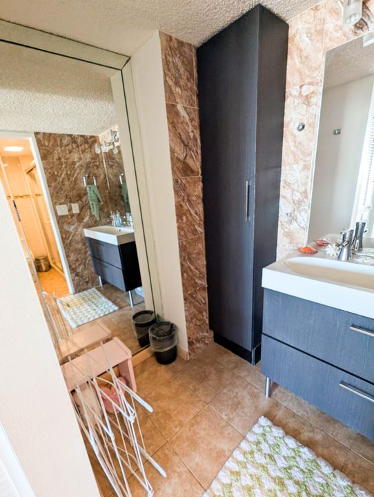 For Sale: $424,900 (2 beds, 2 baths, 1008 Square Feet)