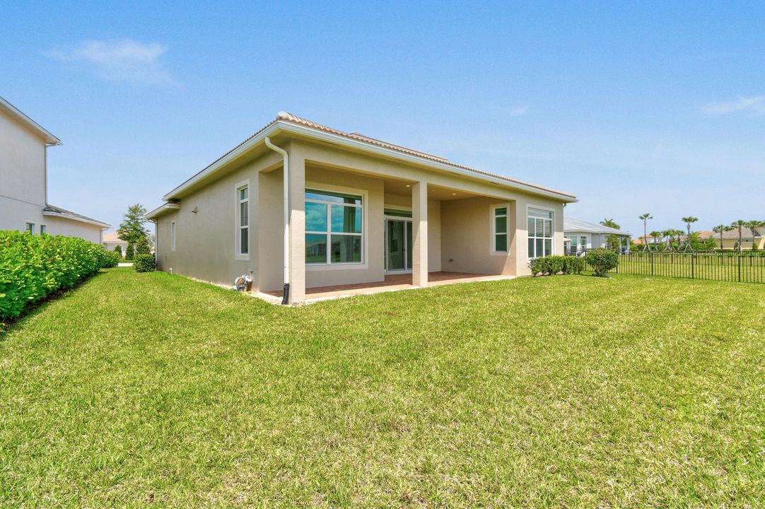 En Venta: $1,215,000 (4 camas, 4 baños, 3773 Pies cuadrados)