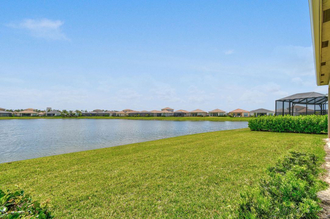 En Venta: $1,215,000 (4 camas, 4 baños, 3773 Pies cuadrados)