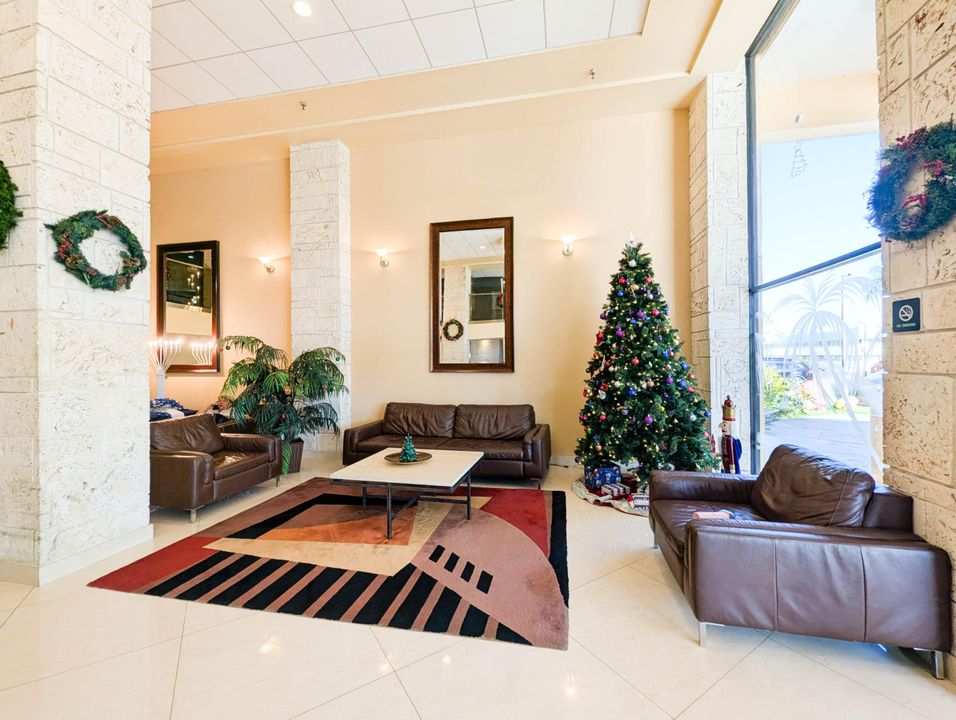 For Sale: $424,900 (2 beds, 2 baths, 1008 Square Feet)