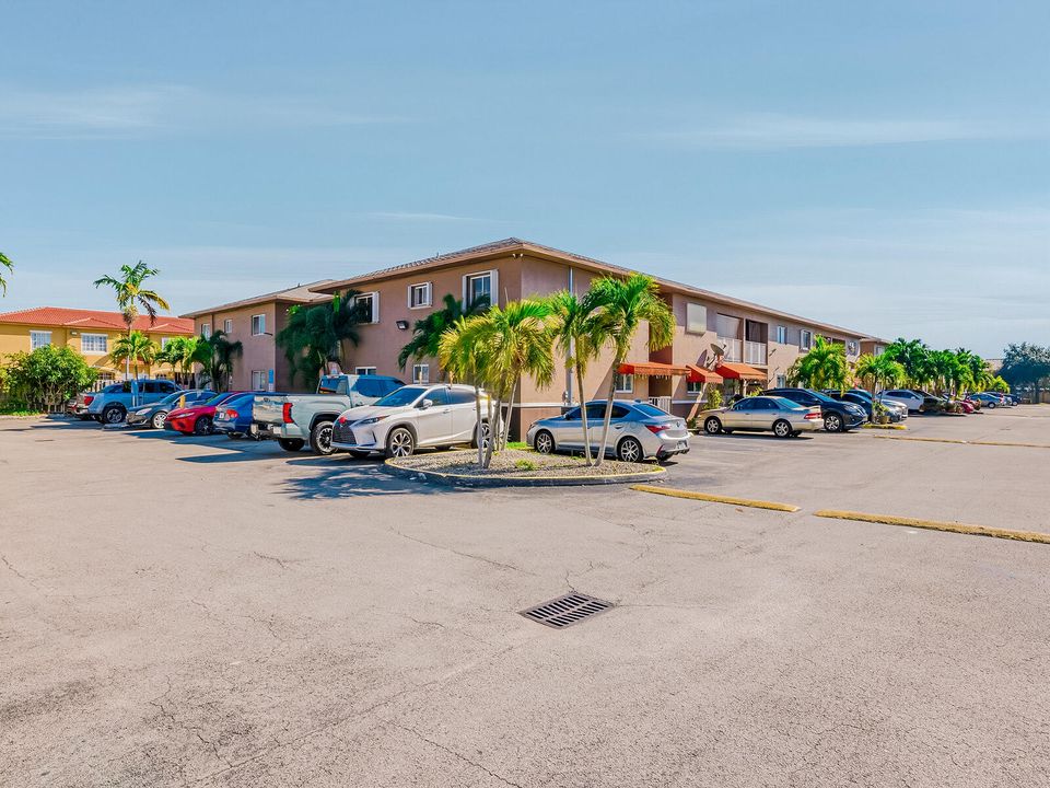 出租: $2,250 (2 贝兹, 1 浴室, 1002 平方英尺)