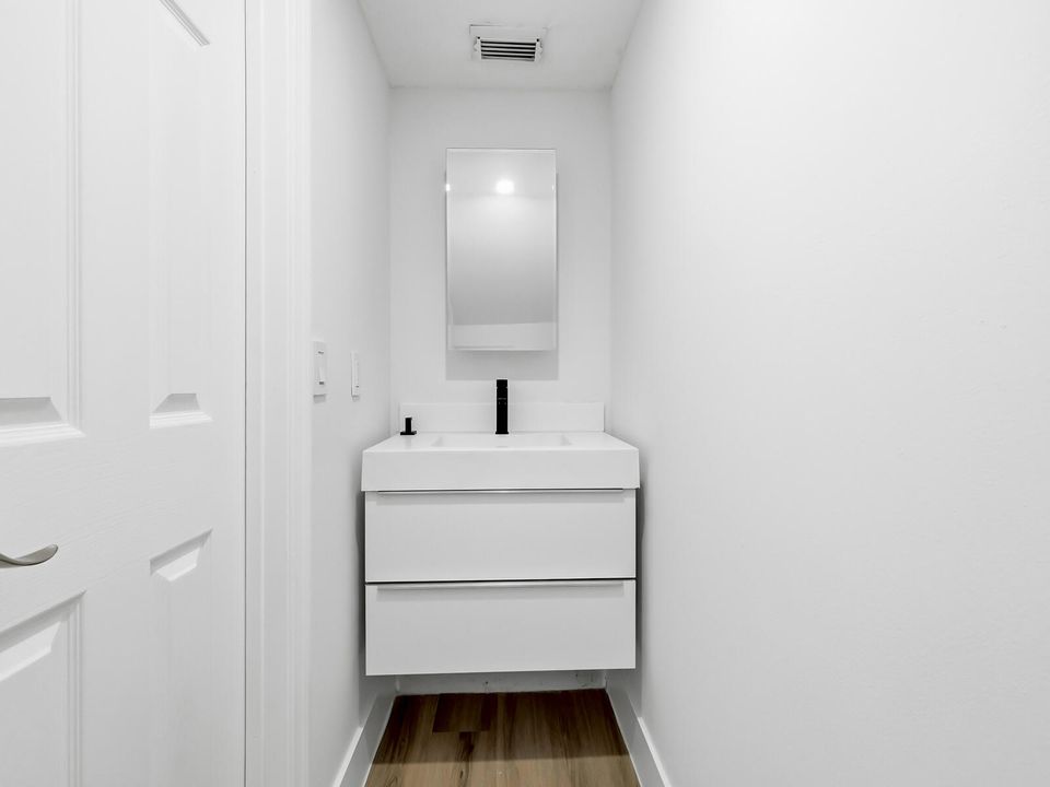 出租: $2,250 (2 贝兹, 1 浴室, 1002 平方英尺)