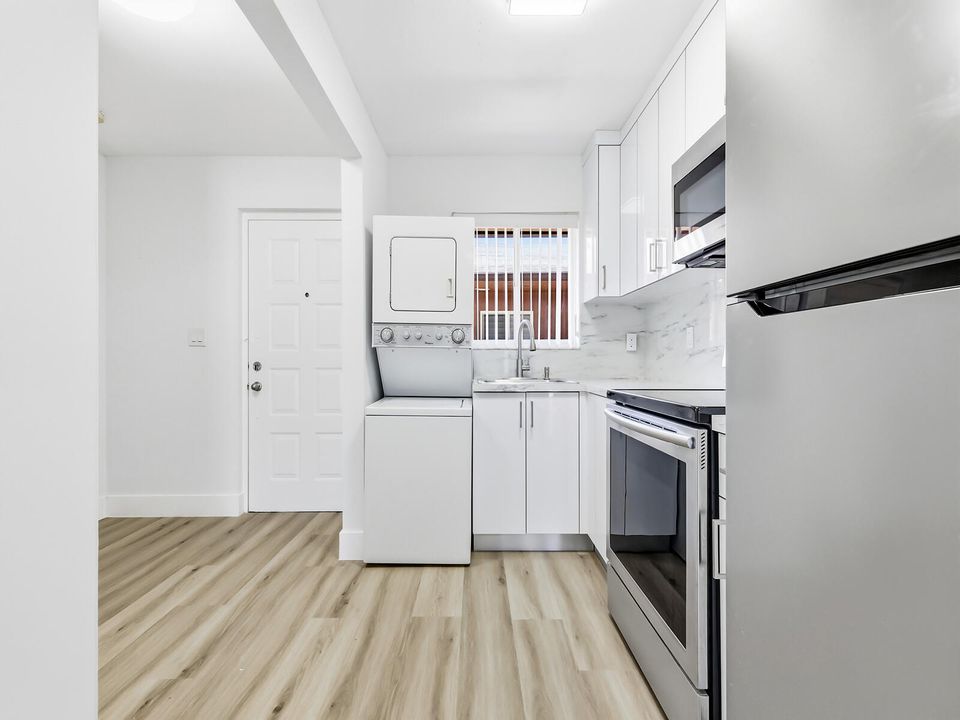 出租: $2,250 (2 贝兹, 1 浴室, 1002 平方英尺)