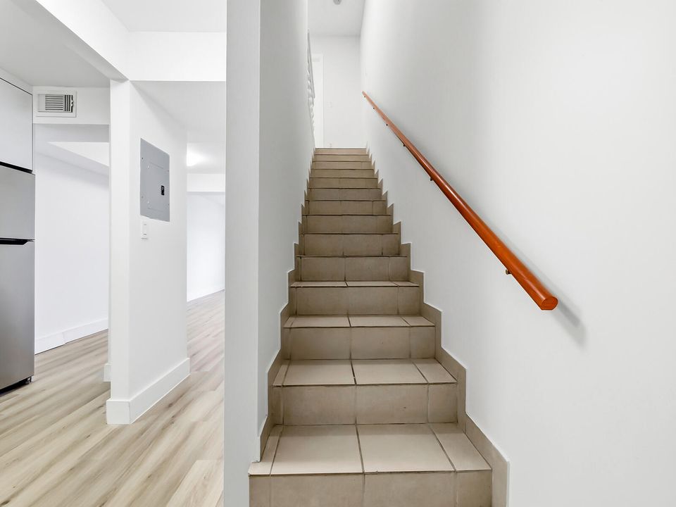 出租: $2,250 (2 贝兹, 1 浴室, 1002 平方英尺)