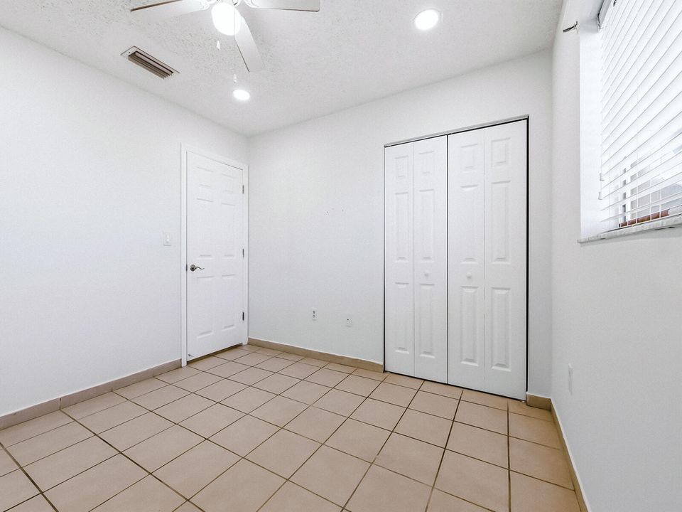 出租: $2,250 (2 贝兹, 1 浴室, 1002 平方英尺)