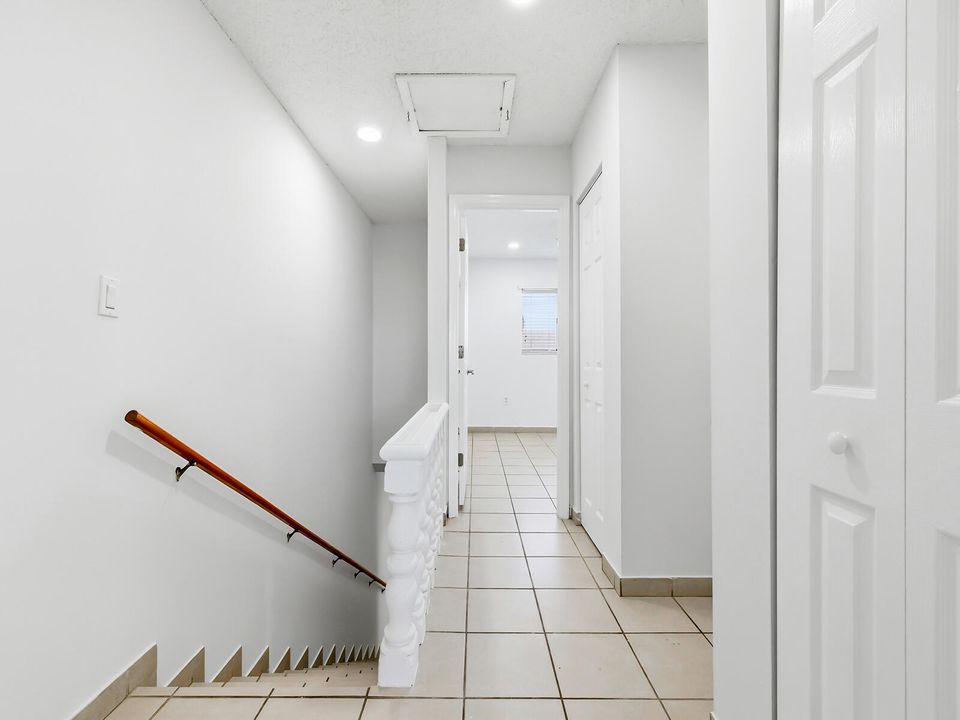 出租: $2,250 (2 贝兹, 1 浴室, 1002 平方英尺)