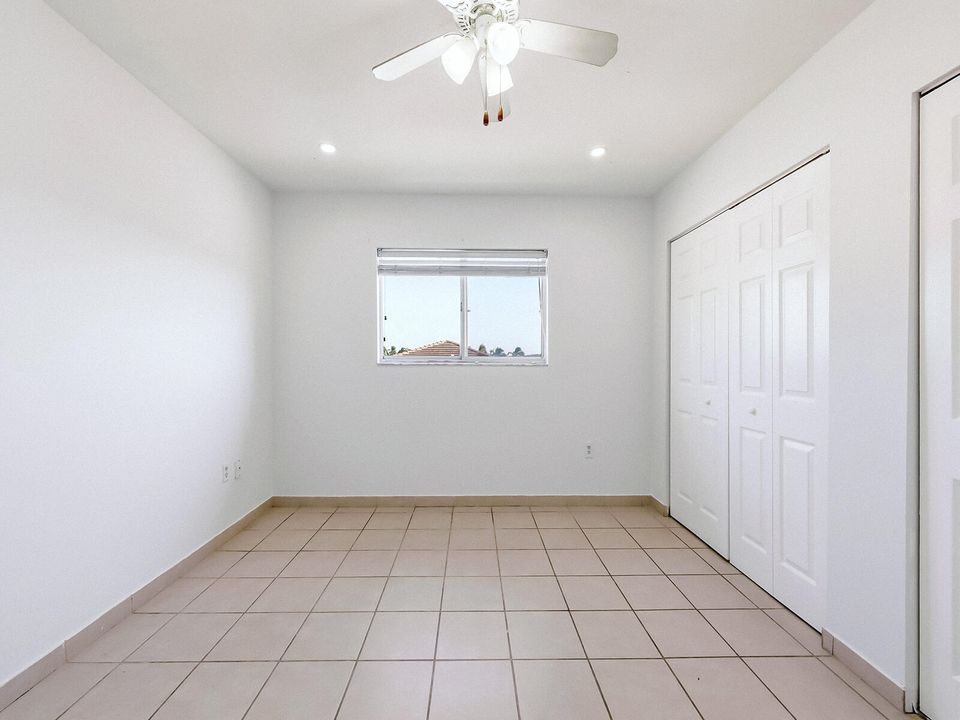 出租: $2,250 (2 贝兹, 1 浴室, 1002 平方英尺)