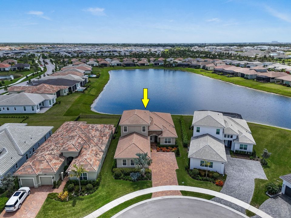 En Venta: $1,215,000 (4 camas, 4 baños, 3773 Pies cuadrados)