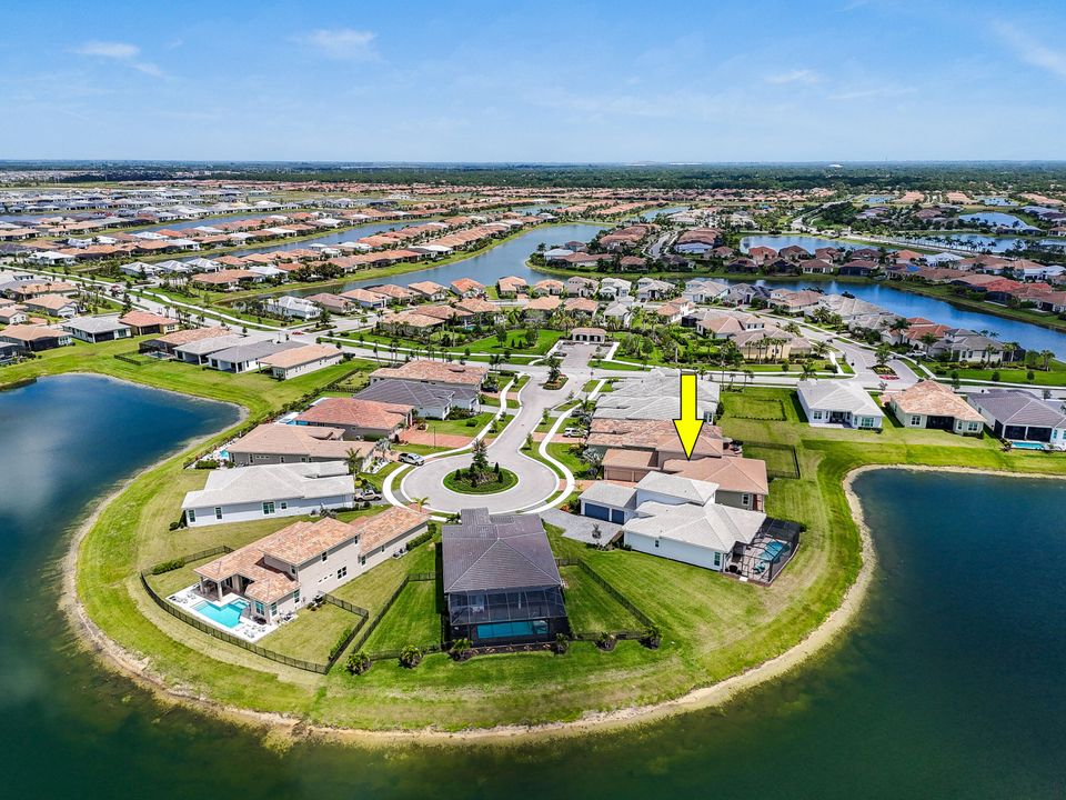 En Venta: $1,215,000 (4 camas, 4 baños, 3773 Pies cuadrados)