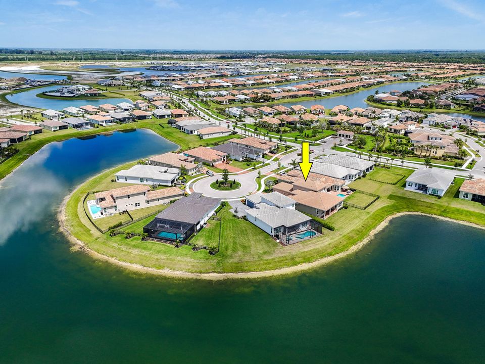 En Venta: $1,215,000 (4 camas, 4 baños, 3773 Pies cuadrados)