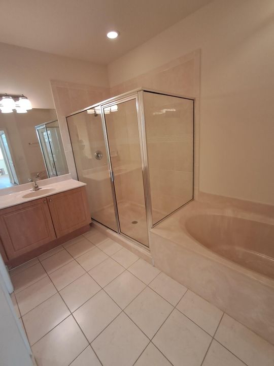 For Rent: $2,500 (2 beds, 2 baths, 1786 Square Feet)