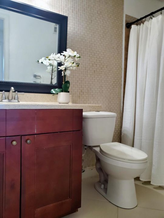 В аренду: $1,800 (2 спален, 1 ванн, 758 Квадратных фут)