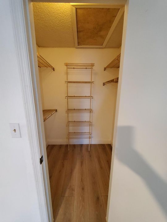 В аренду: $1,800 (2 спален, 1 ванн, 758 Квадратных фут)