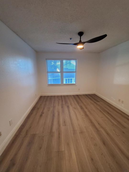 В аренду: $1,800 (2 спален, 1 ванн, 758 Квадратных фут)