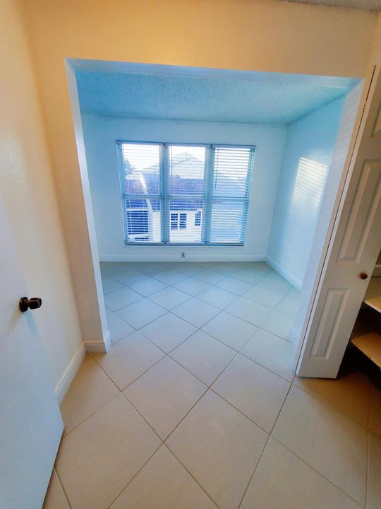 В аренду: $1,800 (2 спален, 1 ванн, 758 Квадратных фут)