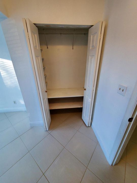 В аренду: $1,800 (2 спален, 1 ванн, 758 Квадратных фут)