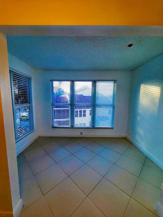 В аренду: $1,800 (2 спален, 1 ванн, 758 Квадратных фут)