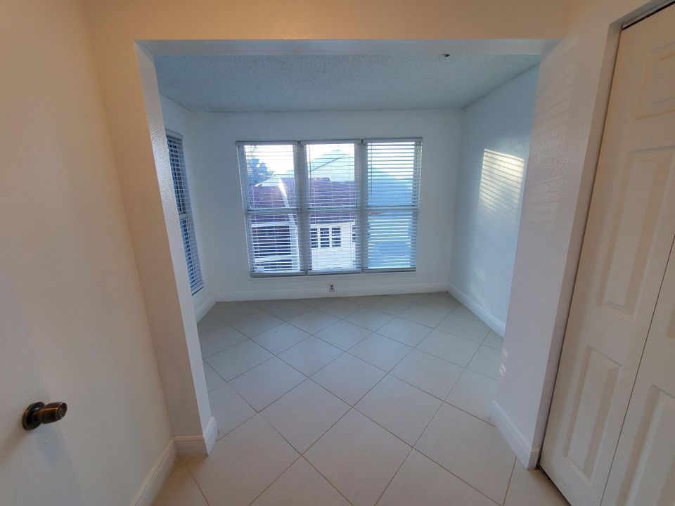 В аренду: $1,800 (2 спален, 1 ванн, 758 Квадратных фут)