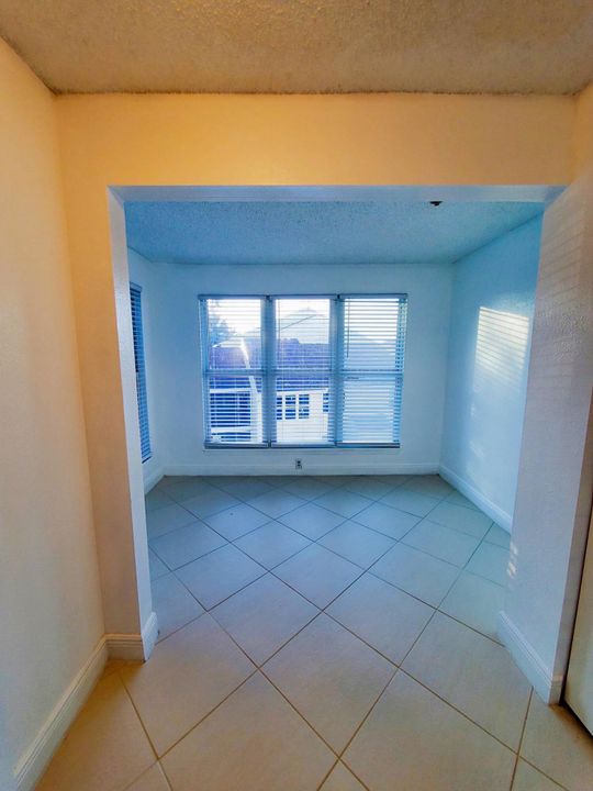 В аренду: $1,800 (2 спален, 1 ванн, 758 Квадратных фут)