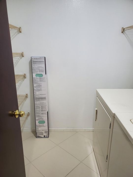 В аренду: $1,800 (2 спален, 1 ванн, 758 Квадратных фут)