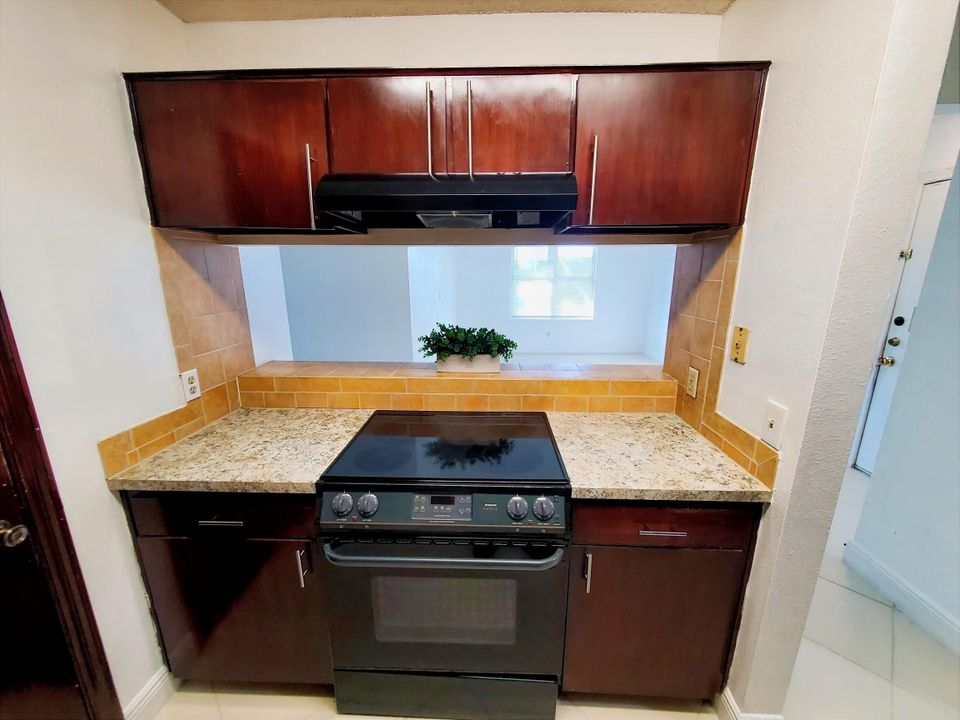 В аренду: $1,800 (2 спален, 1 ванн, 758 Квадратных фут)