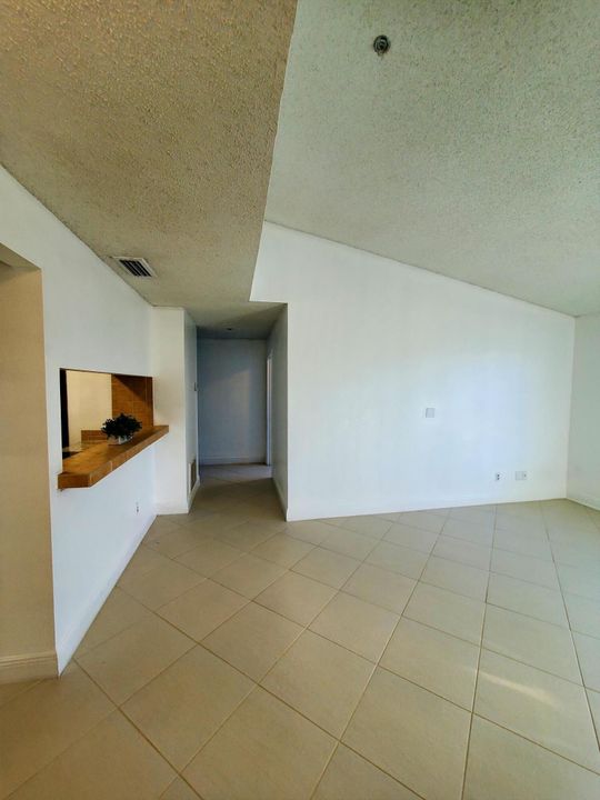 В аренду: $1,800 (2 спален, 1 ванн, 758 Квадратных фут)