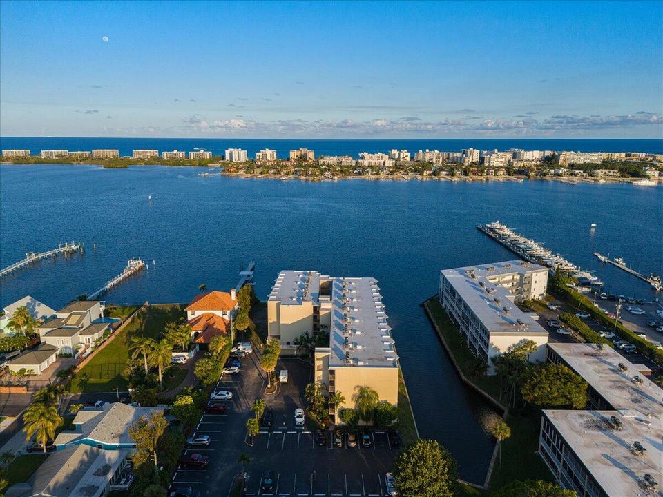 待售: $195,000 (2 贝兹, 2 浴室, 1029 平方英尺)