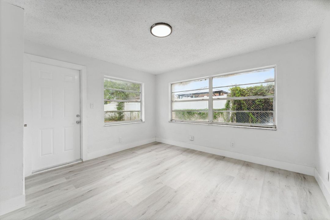 出租: $3,100 (4 贝兹, 2 浴室, 1394 平方英尺)