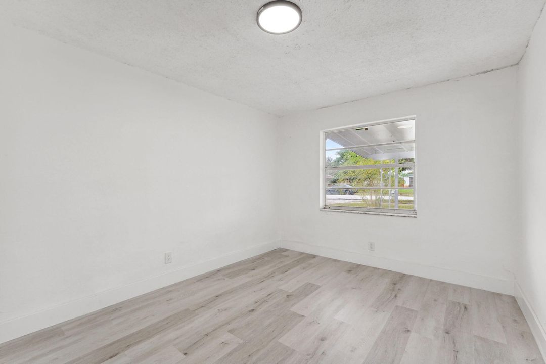 出租: $3,100 (4 贝兹, 2 浴室, 1394 平方英尺)