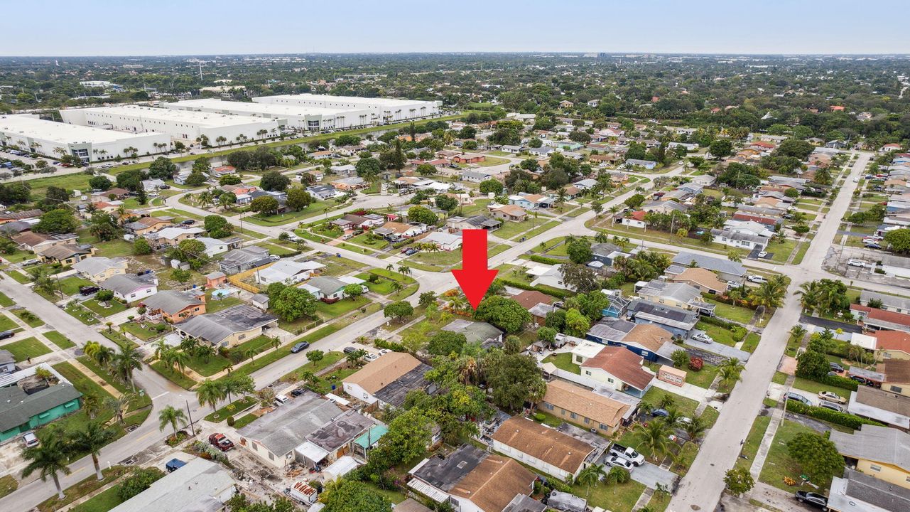 出租: $3,100 (4 贝兹, 2 浴室, 1394 平方英尺)