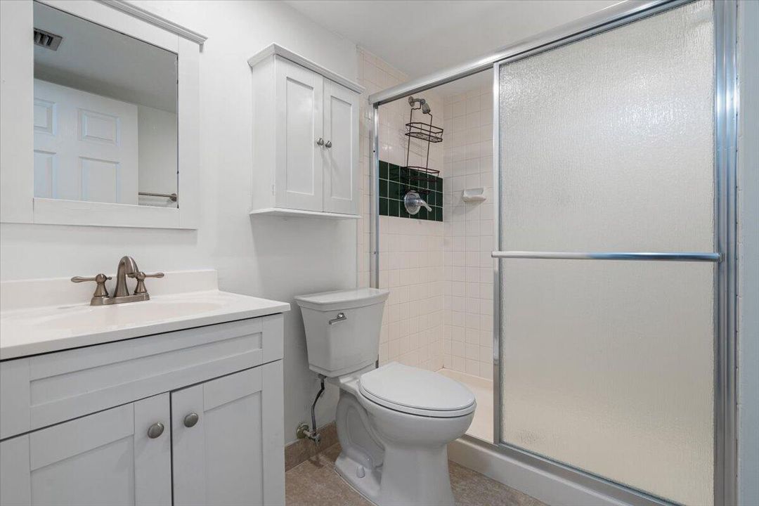 待售: $195,000 (2 贝兹, 2 浴室, 1029 平方英尺)