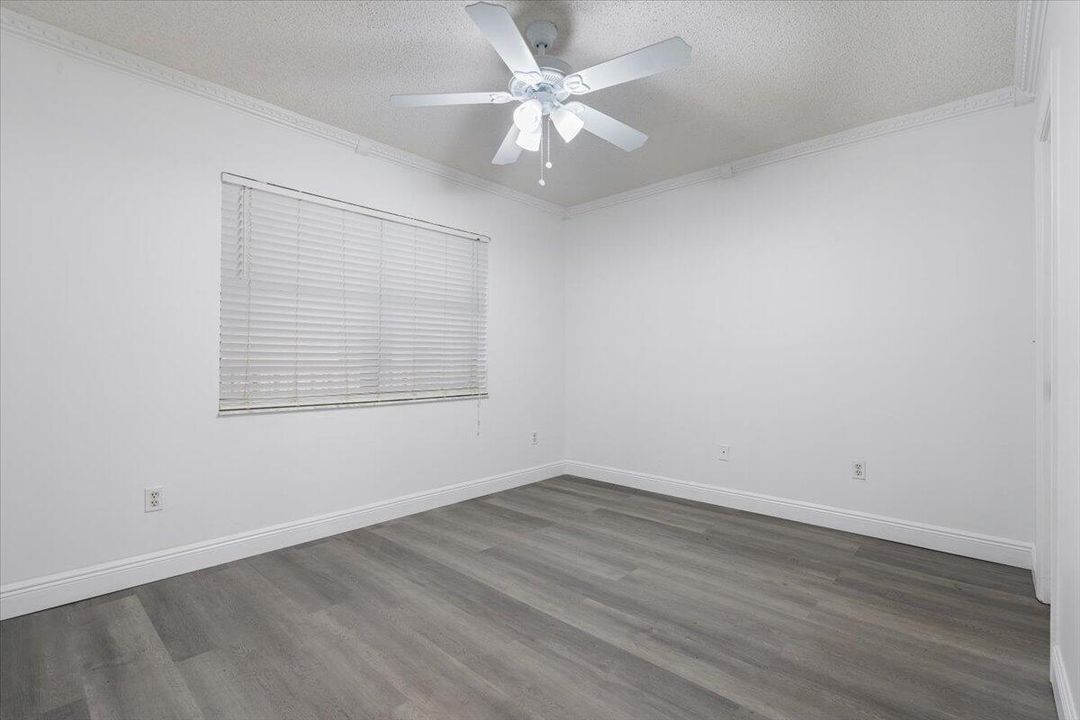 待售: $195,000 (2 贝兹, 2 浴室, 1029 平方英尺)