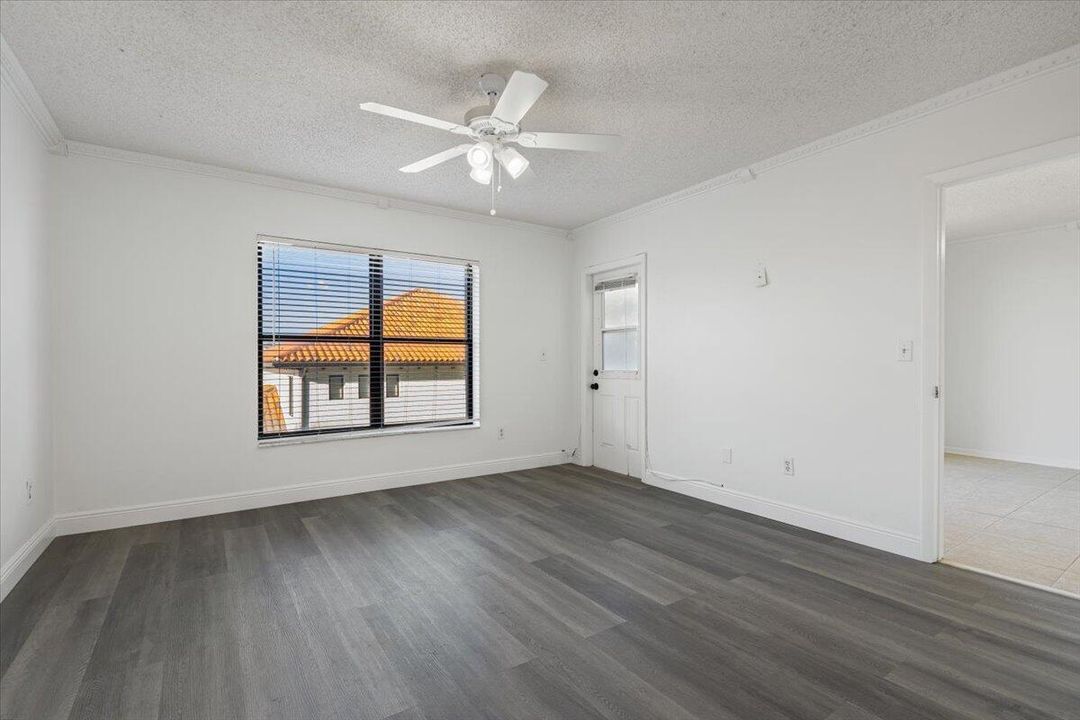 待售: $195,000 (2 贝兹, 2 浴室, 1029 平方英尺)