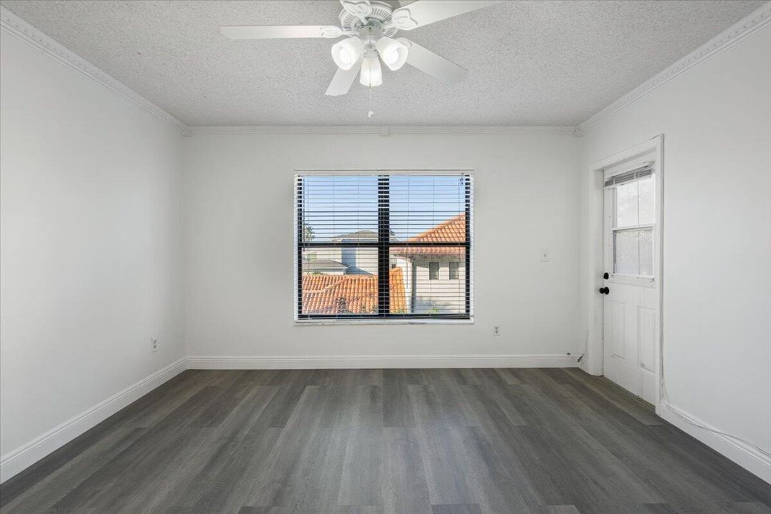 待售: $195,000 (2 贝兹, 2 浴室, 1029 平方英尺)