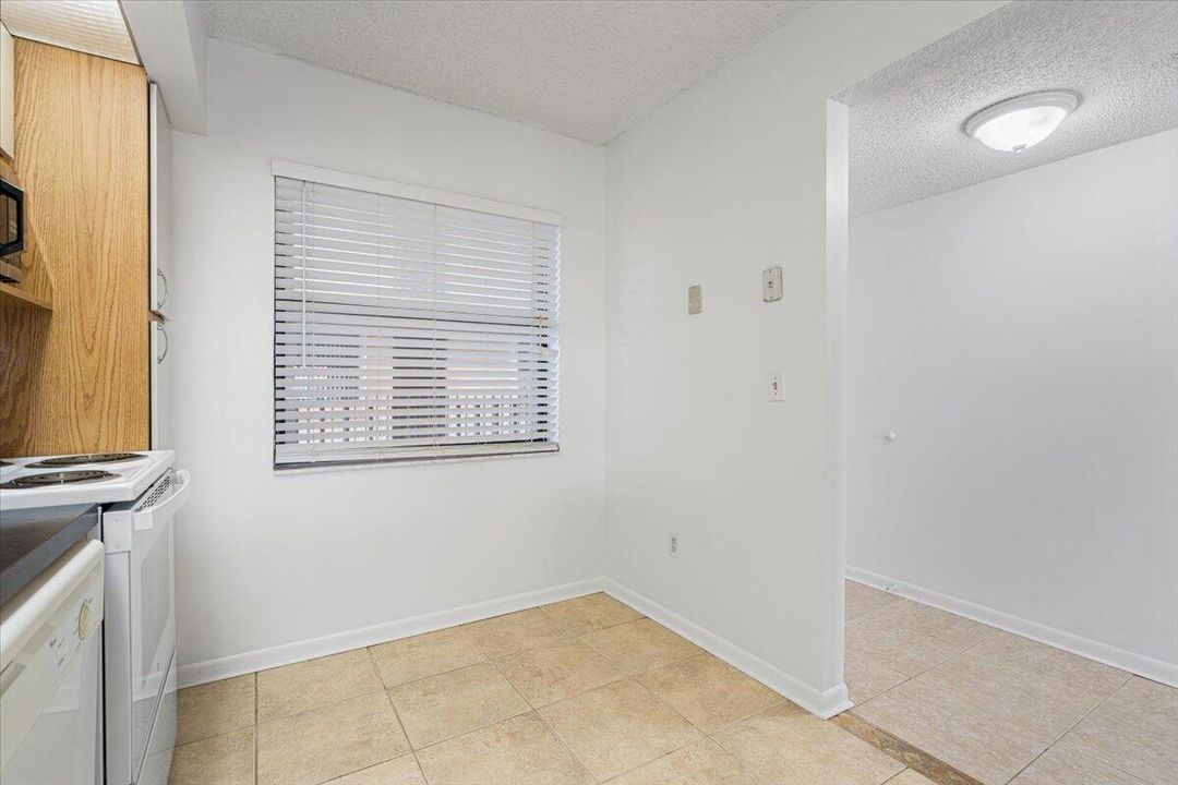 待售: $195,000 (2 贝兹, 2 浴室, 1029 平方英尺)