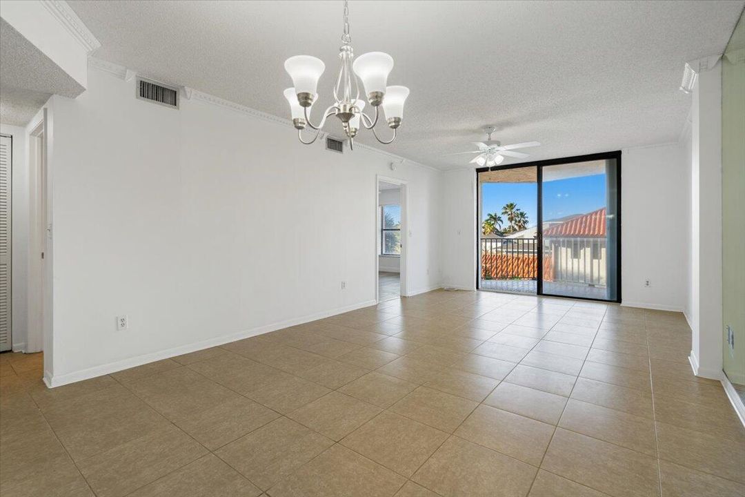 待售: $195,000 (2 贝兹, 2 浴室, 1029 平方英尺)