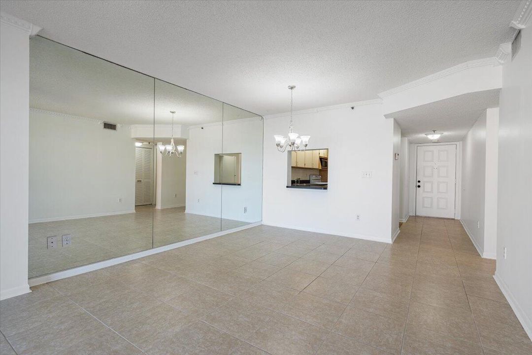 待售: $195,000 (2 贝兹, 2 浴室, 1029 平方英尺)